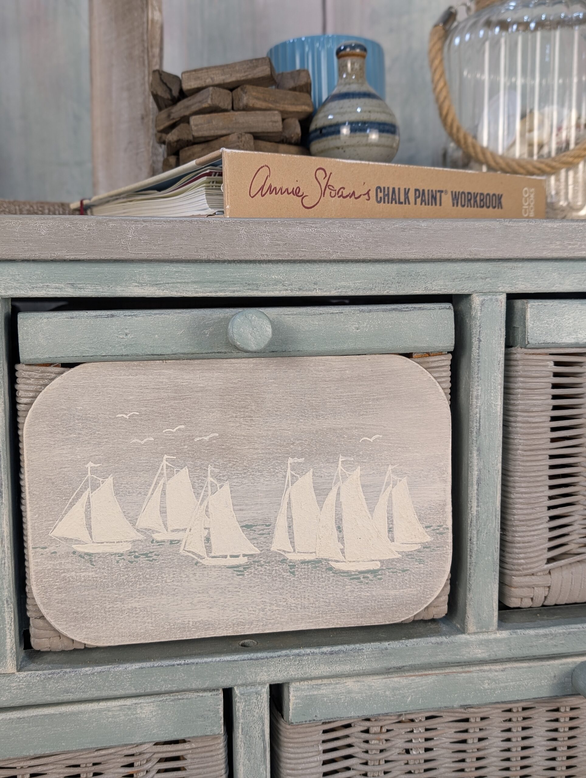 VENDU Sail - commode en osier – Image 2